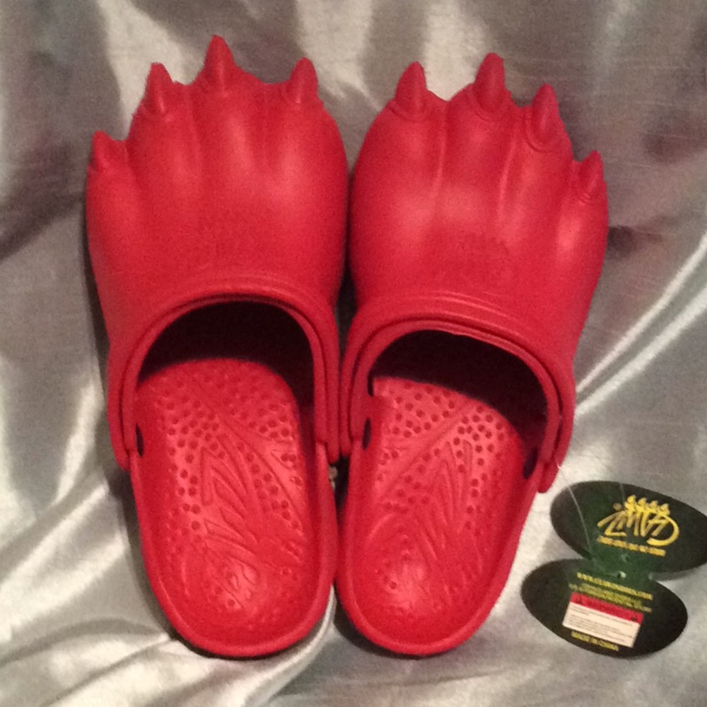Red Clawz sandals size 7, NWT, easy to clean